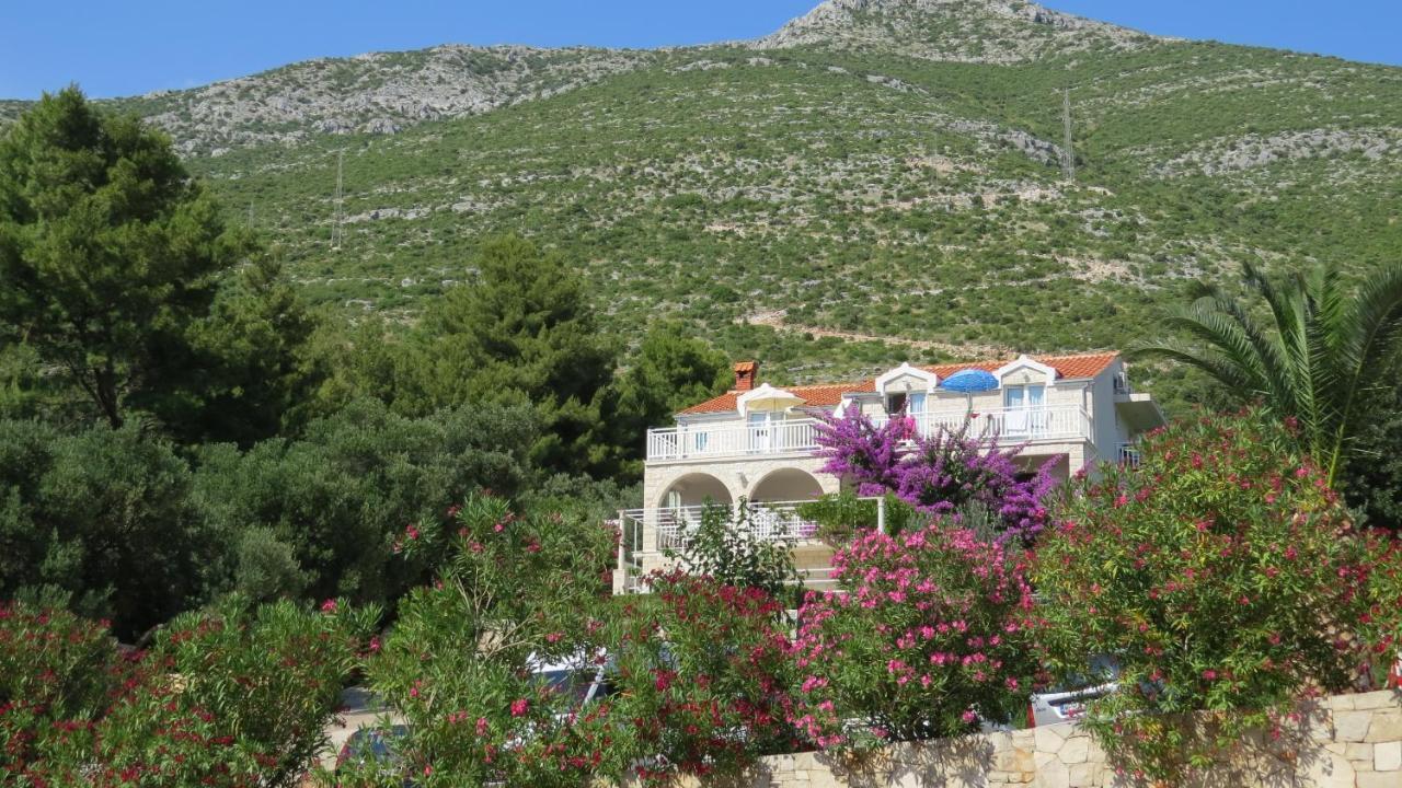 Beachfront Apartments Vala With A Swimming Pool Оребич Экстерьер фото